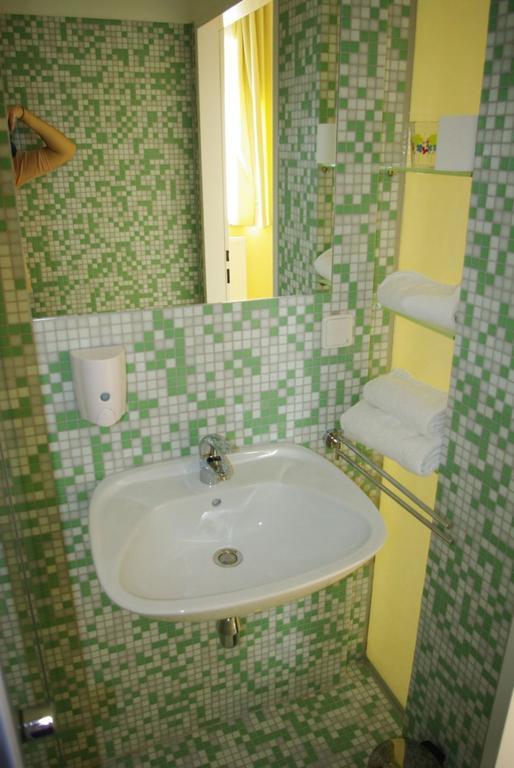 Workbase Hostel Wina Ruang foto