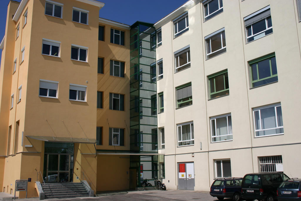 Workbase Hostel Wina Bagian luar foto