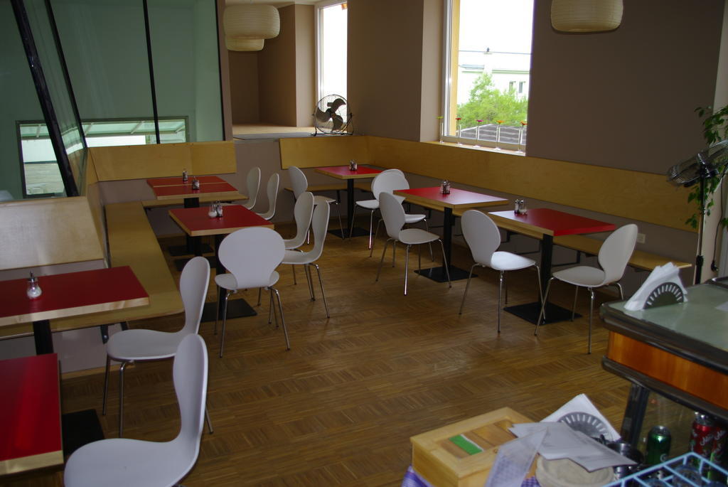 Workbase Hostel Wina Bagian luar foto