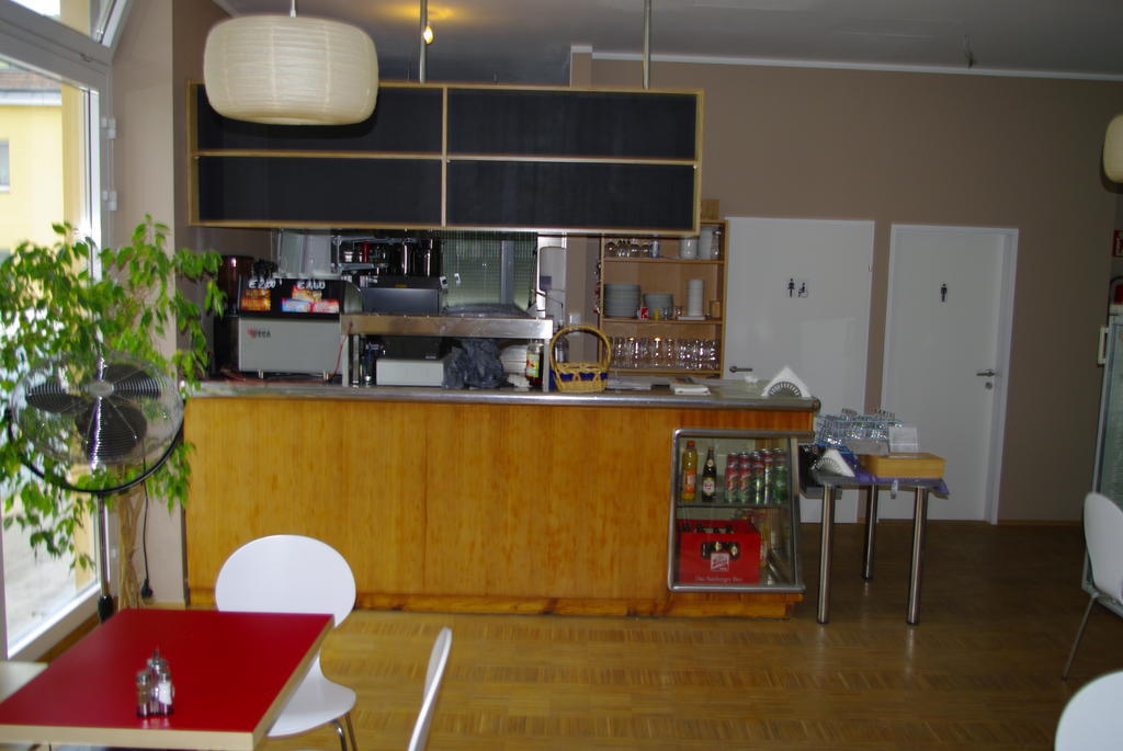 Workbase Hostel Wina Bagian luar foto